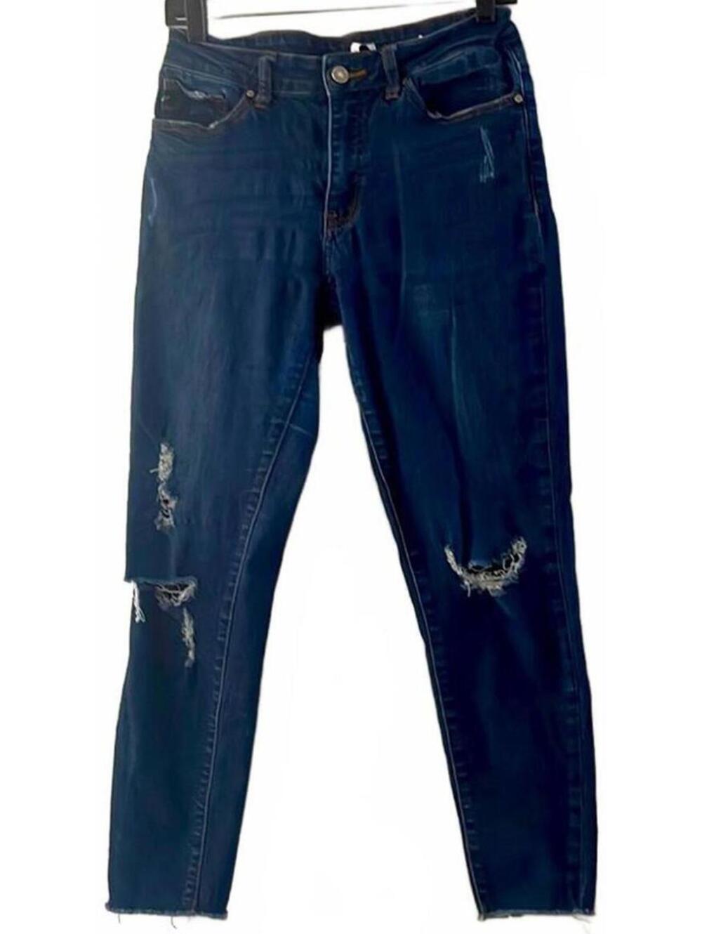 KanCan Mid Rise Skinny Jeans. Distressed size 28